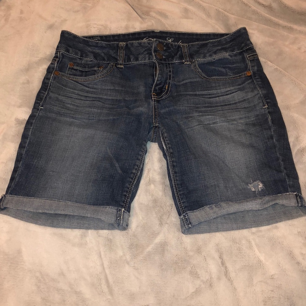 American Eagle mid thigh shorts
